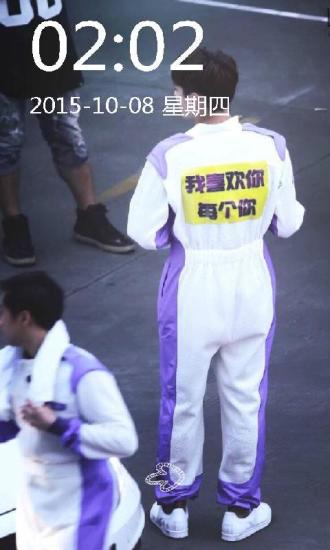 挑戰(zhàn)者吳亦凡帥氣鎖屏 v1.5 安卓版 1