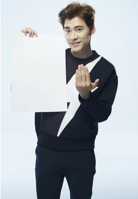 李易峰舉牌照空白素材