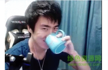 騷男喝水動(dòng)態(tài)QQ表情包 gif完整版 0