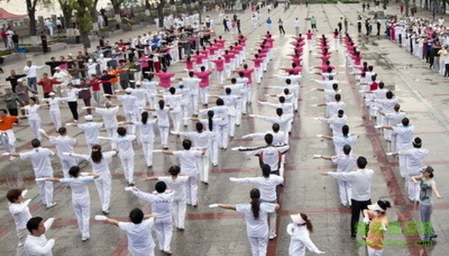 佳木斯快樂(lè)舞步第四套完整版 mp4高清版 0