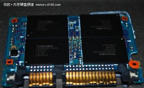 暴力拆解固態(tài)硬盤