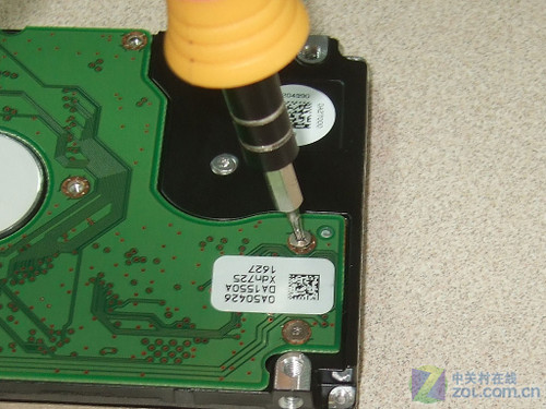 ZOL刨根問底 告訴菜鳥硬盤內(nèi)部秘密