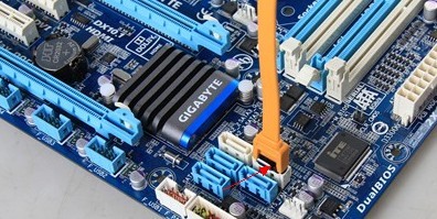 主板SATA硬盤數(shù)據(jù)線接口