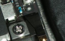 自己動(dòng)手為iPhone 4s換電池的圖解教程_綠色資源網(wǎng)