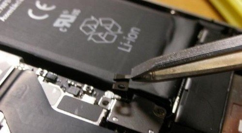 自己動(dòng)手為iPhone 4s換電池的圖解教程_綠色資源網(wǎng)