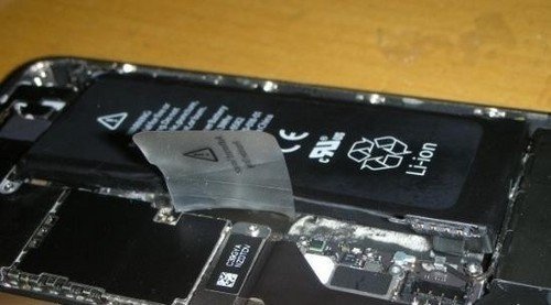 自己動(dòng)手為iPhone 4s換電池的圖解教程_綠色資源網(wǎng)