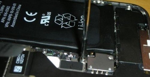 自己動(dòng)手為iPhone 4s換電池的圖解教程_綠色資源網(wǎng)